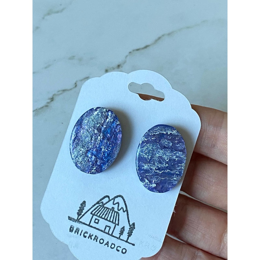 Vintage 1980s stud earrings purple blue iridescent resin ovals